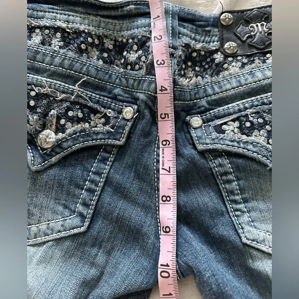 Women's vintage Y2K Miss Me Bootcut Jeans
Cute distressed sequin design - Picture 7 of 12